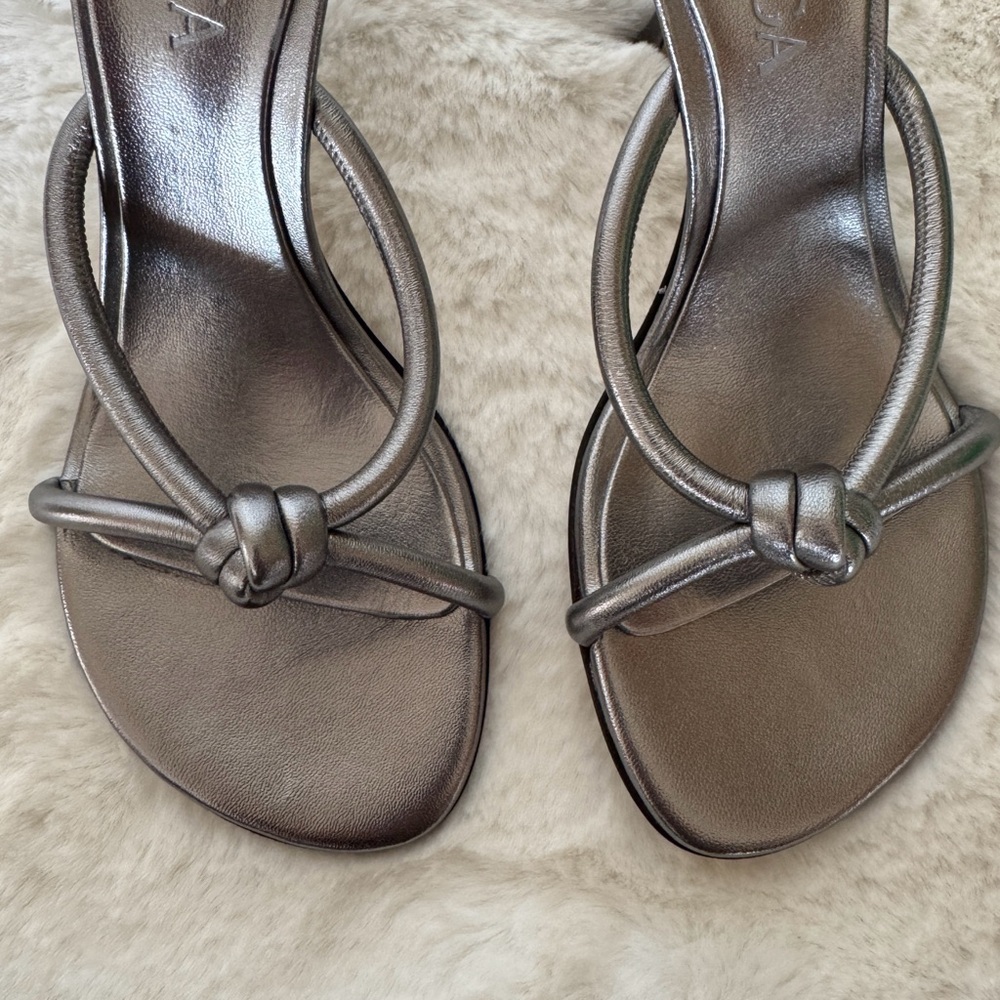 Authentic Bottega Veneta Blink Sandal Lamina Smooth Silver Metallic size 38 NIB - Picture 3 of 9